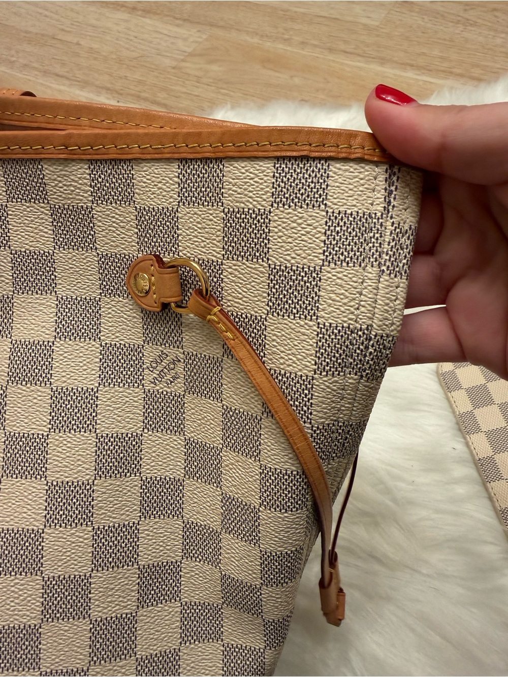 Louis Vuitton Neverfull MM - Picture 10 of 16